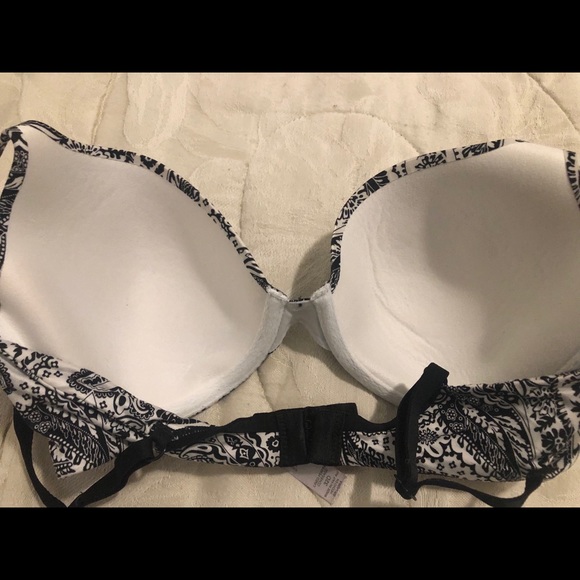 Victoria Secret 32D Bra - Picture 3 of 3